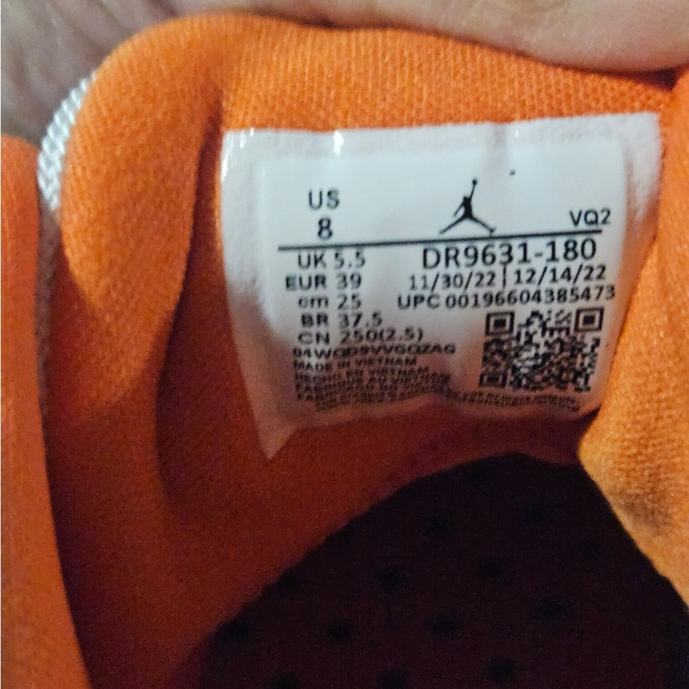 Jordan Women’s Jumpman Two Trey. Size 8 - Picture 2 of 7